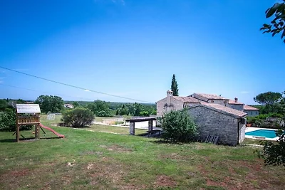 Villa in Kurili mit Schwimmbecken