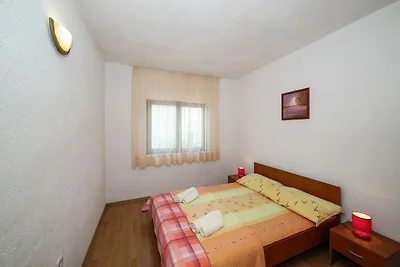 Cozy Beachfront Holiday Home Slatine - Five B...