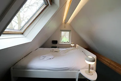 Bauernhaus in Friesland bei Wasser