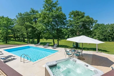 Villa in Juršići mit Schwimmbecken