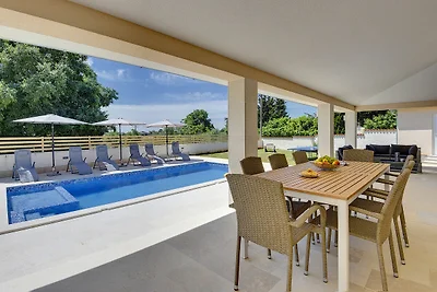 Eingeschossige Villa mit privatem Pool