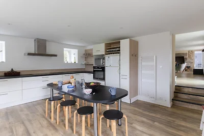 Vakantiehuis bij Lampaul Beach met tuin