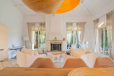 Geräumige Villa mit Pool und Klimaanlage für ...