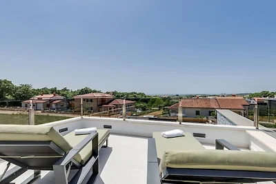 Villa in Novigrad mit Schwimmbecken