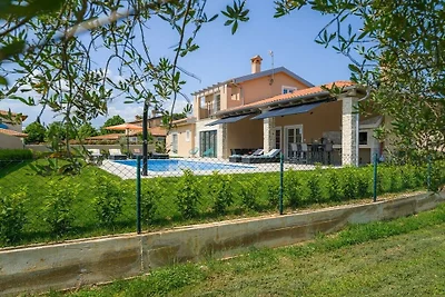 Villa in Maružini mit Schwimmbecken