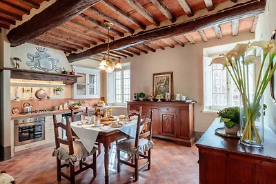 Villa vicino Lucca con forno e giardino