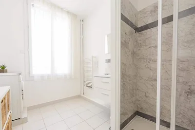 Modernes Apartment in der Rue Antibes...