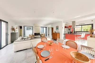 Apartment in St. Armel mit beheiztem Pool