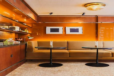 Vertraulicher Raum 4, nur einen Steinwurf vom...