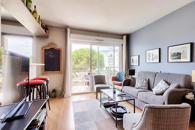 Entfliehen Sie in der Nähe des Hafens von Les...