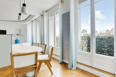 Ruime woning in Parijs-Republique