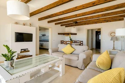 Villa mit Chill-out-Lounge und eigenem Pool i...