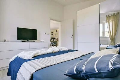 Boutique-Villa in Peroj mit Garten