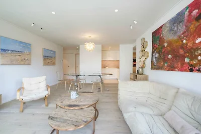 Elegante Wohnung mit seitlichem Meerblick