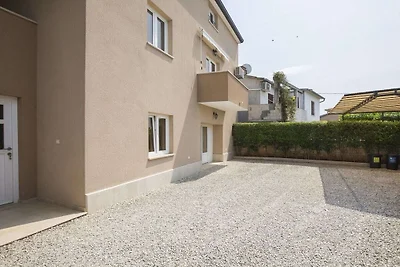 Ferienhaus in Tinjan mit Schwimmbecken