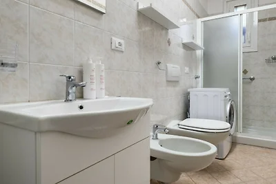 Wohnung in Bologna mit Balkon und Parken