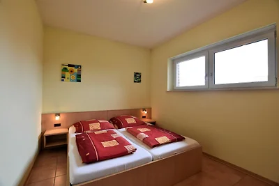 Schצnes Ferienhaus in Zierow mit Kamin