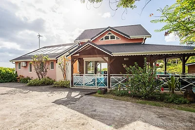 Geräumige Villa in Guadeloupe mit Außenpool