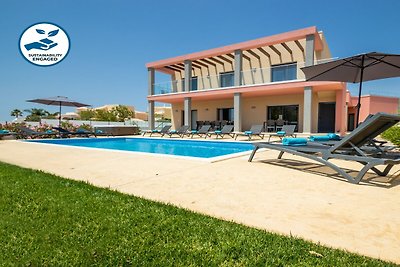 Villa ad Armação de Pêra con giardino