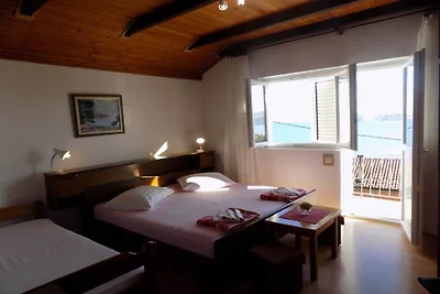 Ferienhaus in Karlobag mit Schwimmbecken
