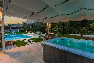 Boerderij in Lucca met zwembad en jacuzzi