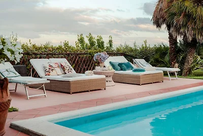 Villa a Capannori con grande patio