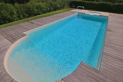 Agriturismo con piscina a Montelabbate