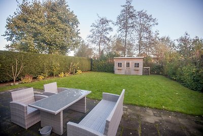 Geräumiges Ferienhaus mit Sauna in Strandnähe