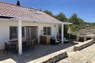 Ferienhaus in Sutivann mit Schwimmbecken