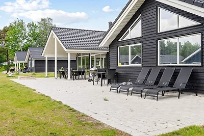18 Personen Ferienhaus in Væggerløse