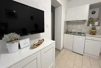 Apartmani Vela Makarska - Studio With Garden...