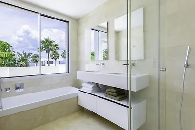 Villa in Marbella met uitzicht op zee en...