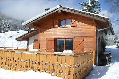 Alpenchalet in der Nähe von Cafés