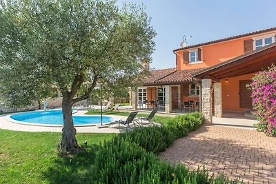 Villa in Kastelir with Swimming Pool