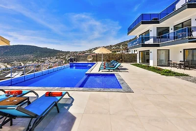 Villa in Kalkan mit Schwimmbecken