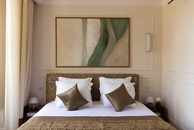 Palais Bourbon Hotel – Zimmer 34 – 2P –...