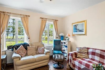 Haus nahe Lough Mask mit Gartenblick