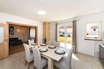 Familienvilla mit Pool in der Nähe des...