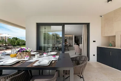 Villa in Nova Vas met terras