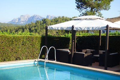 Acogedora casa rural en Catalunya con piscina...