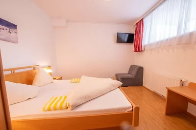 Vakantieappartement in Fügen met zwembad