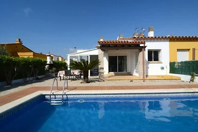 Villa a LEscala con piscina