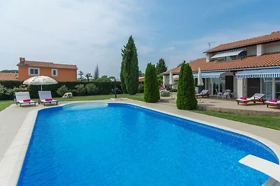 Villa in Nova Vas mit Schwimmbecken