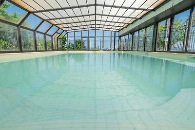 Villa in collina sulle Marche con piscina