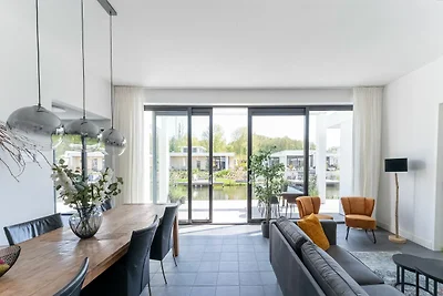 Bella villa a Zeewolde con giardino