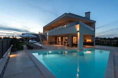 Villa in Nova Vas met terras