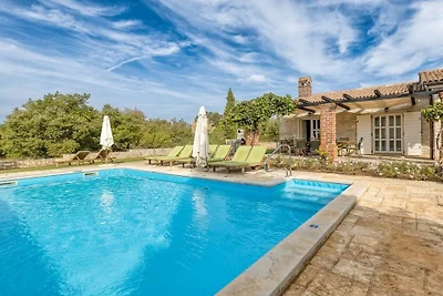Villa in Sveti Lovrec mit Schwimmbecken
