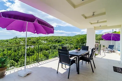 Villa mit 3 Schlafzimmern, Terrasse und Pool