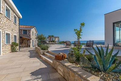 Villa in Crikvenica mit Schwimmbecken