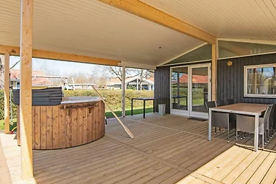 Gerestaureerde huisje in Juelsminde -- By Tra...